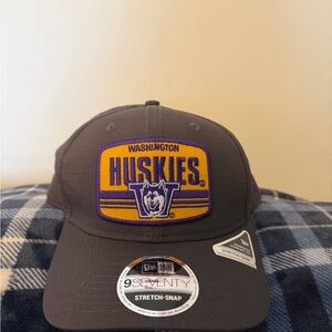 NWT Washington Huskies New Era Stretch-Snap Hat